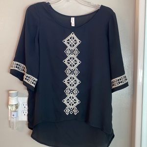Black & white blouse